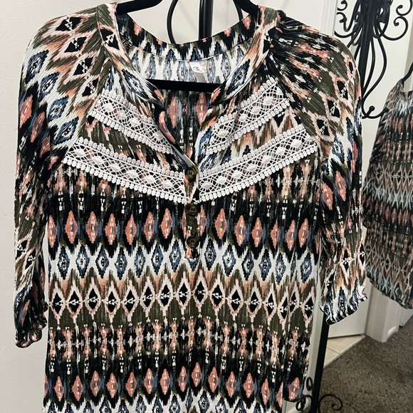 NY Collection Black and White Graphic Blouse with Mandarin Collar - Picture 1 of 6